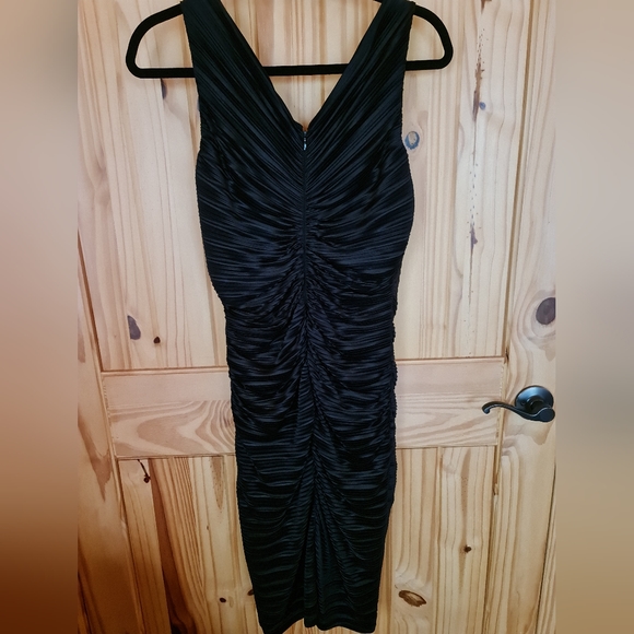 Suzi Chin for Maggy Boutique Knee Length Deep V Ruched Stretch EUC Size 8 - Picture 3 of 7